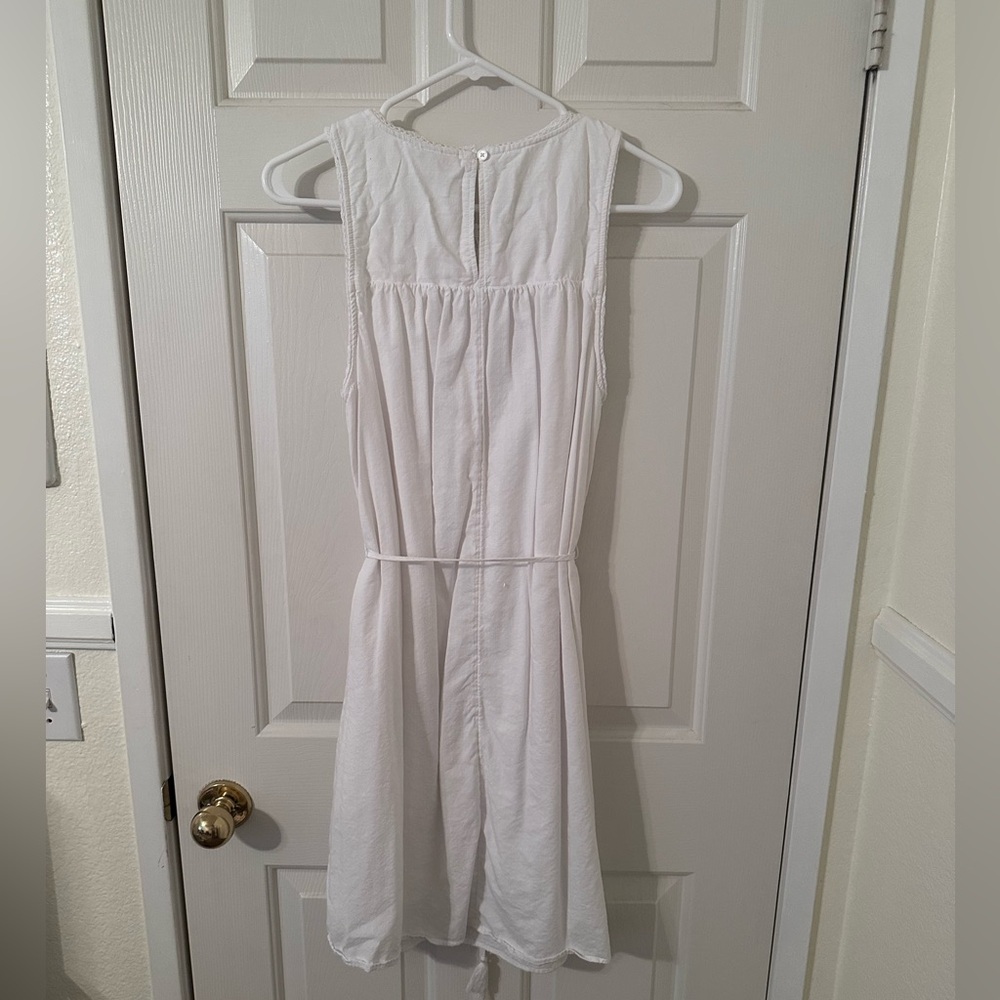 NWOT!! Beautiful Women’s Small lace dress with cute tie at waist! - Picture 5 of 5